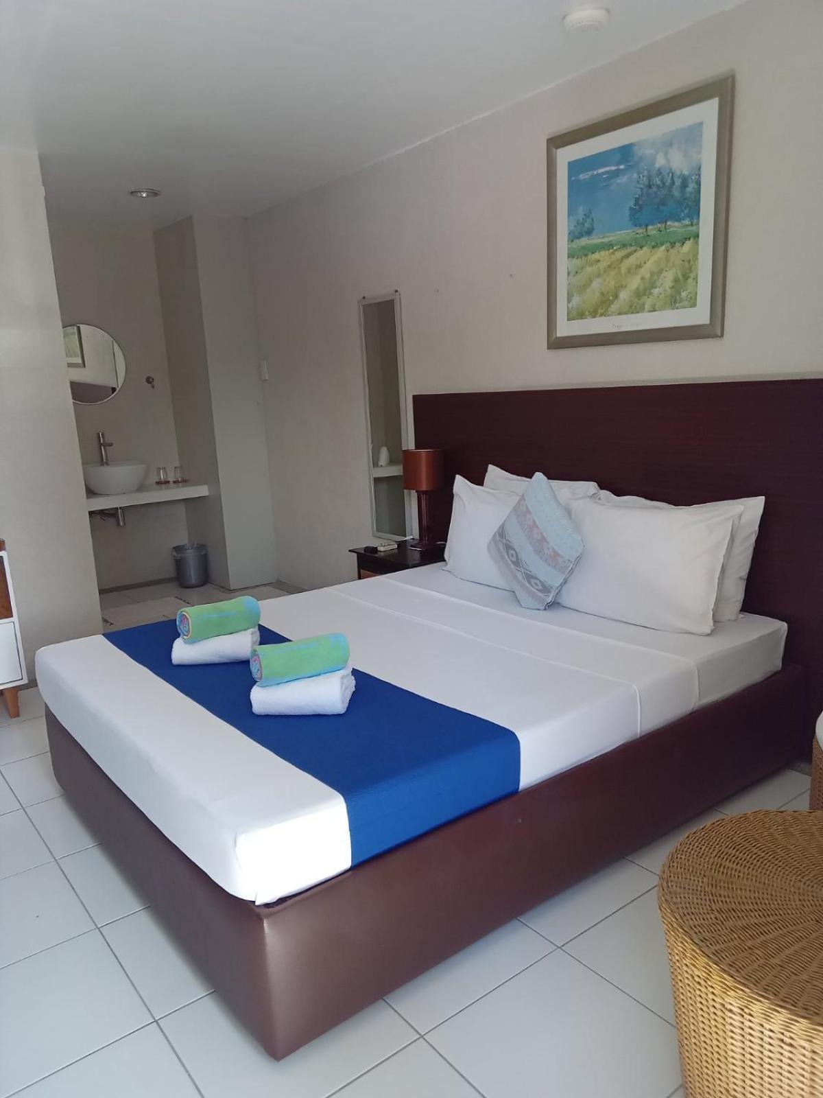 Mr Holidays Hotel Balabag  Bagian luar foto