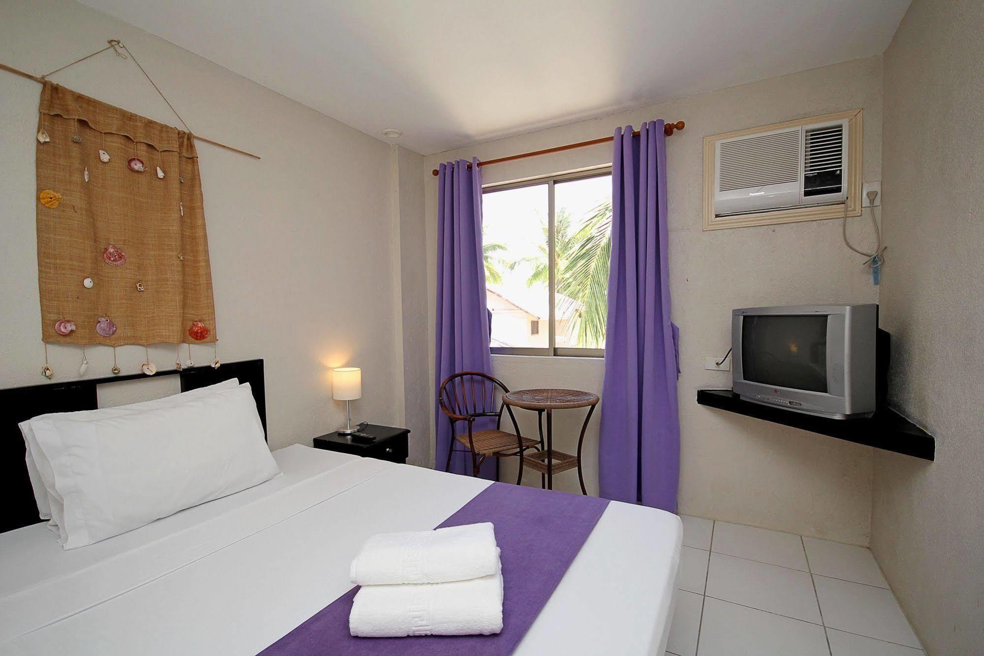 Mr Holidays Hotel Balabag  Bagian luar foto