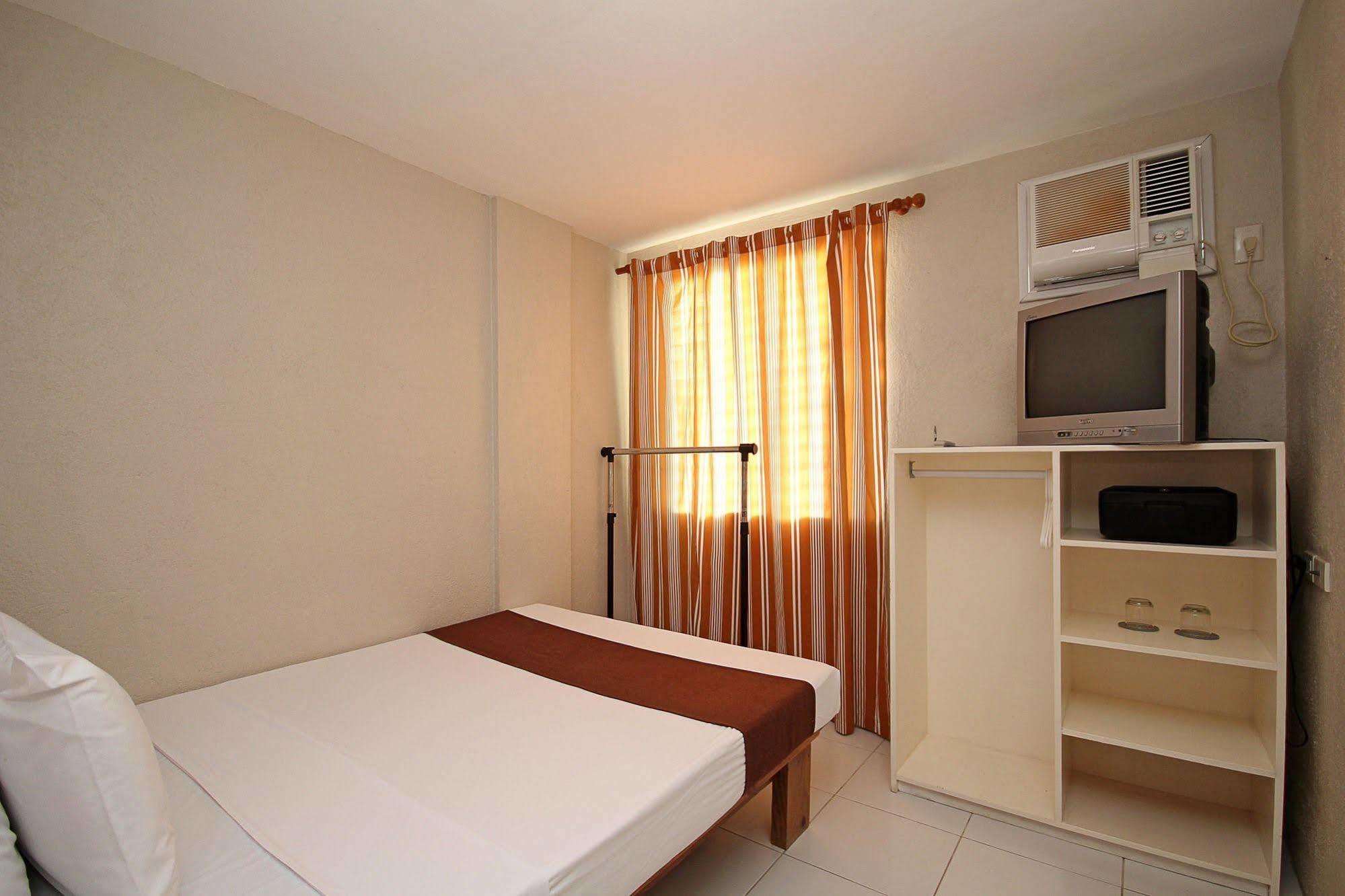 Mr Holidays Hotel Balabag  Bagian luar foto