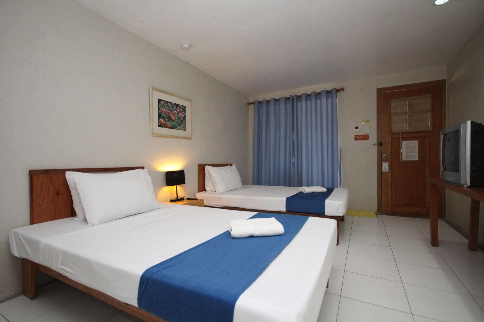 Mr Holidays Hotel Balabag  Bagian luar foto